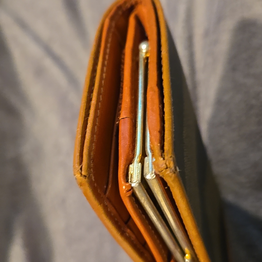 Fendi Kisslock Rehab Wallet Brown and Black Striped - Picture 11 of 16